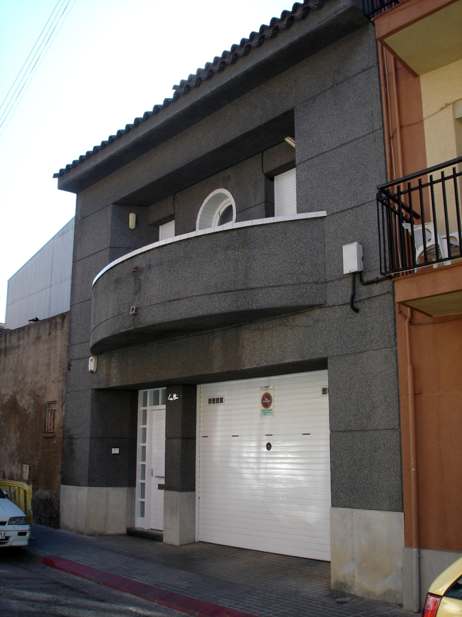 unifamiliar entre medianeras