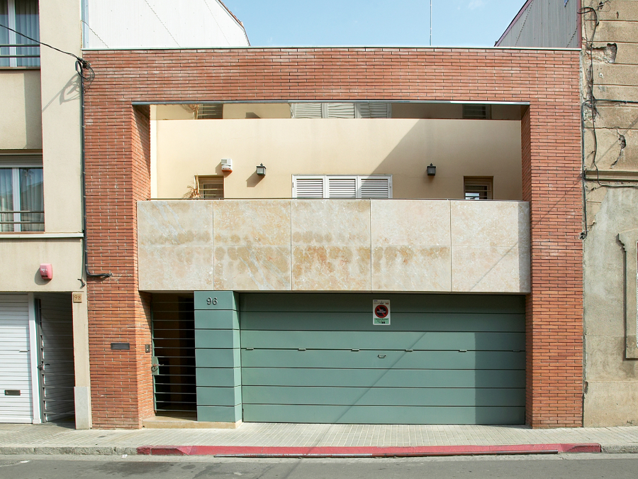 unifamiliar entre medianeras