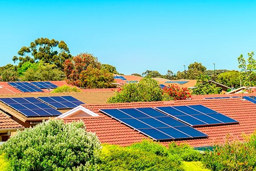 Paneles solares en su vivienda- Urbanización con paneles solares