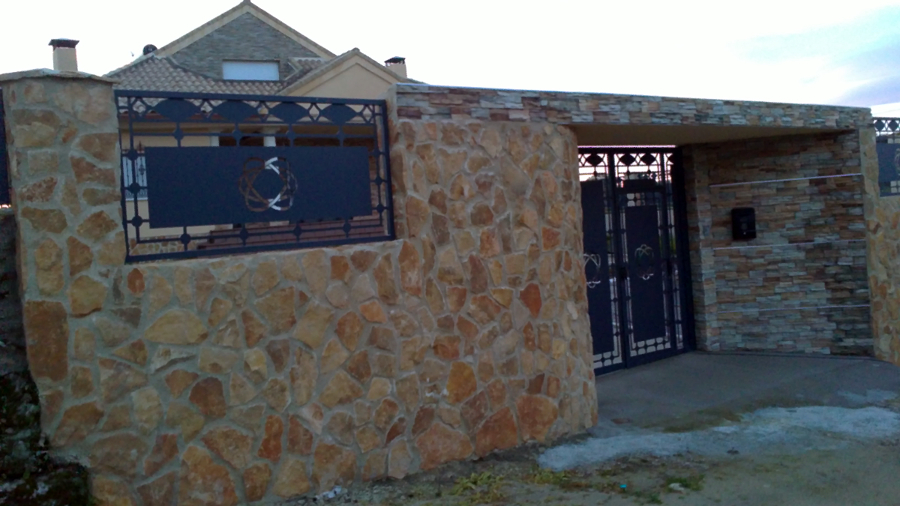 Valla chalet piedra natural