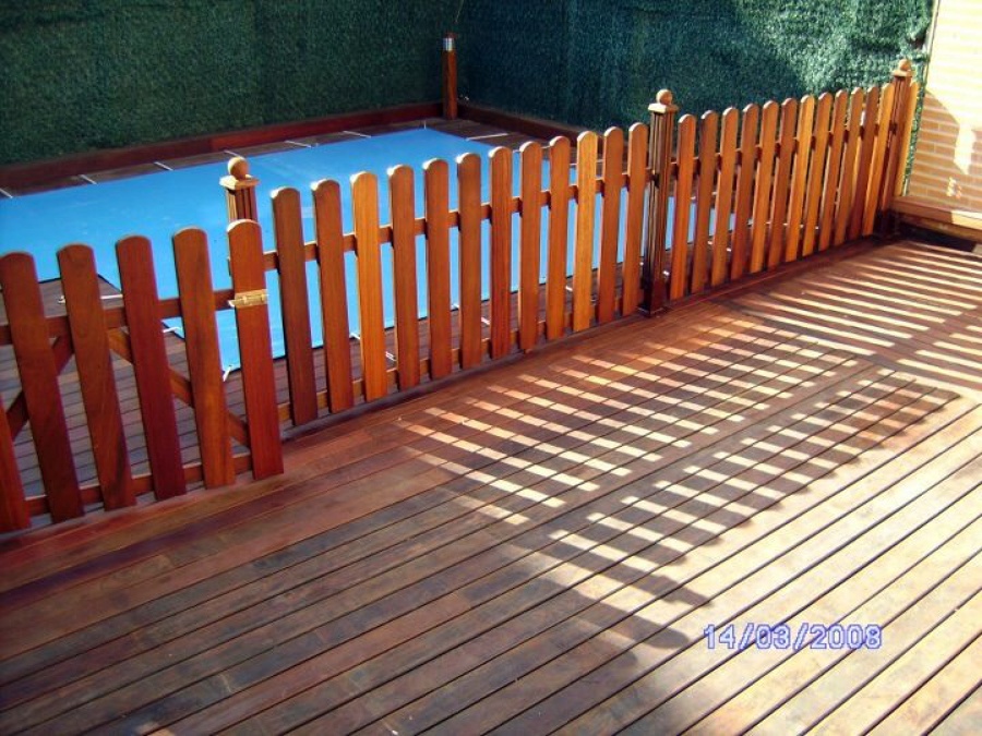 Valla de madera tropical 