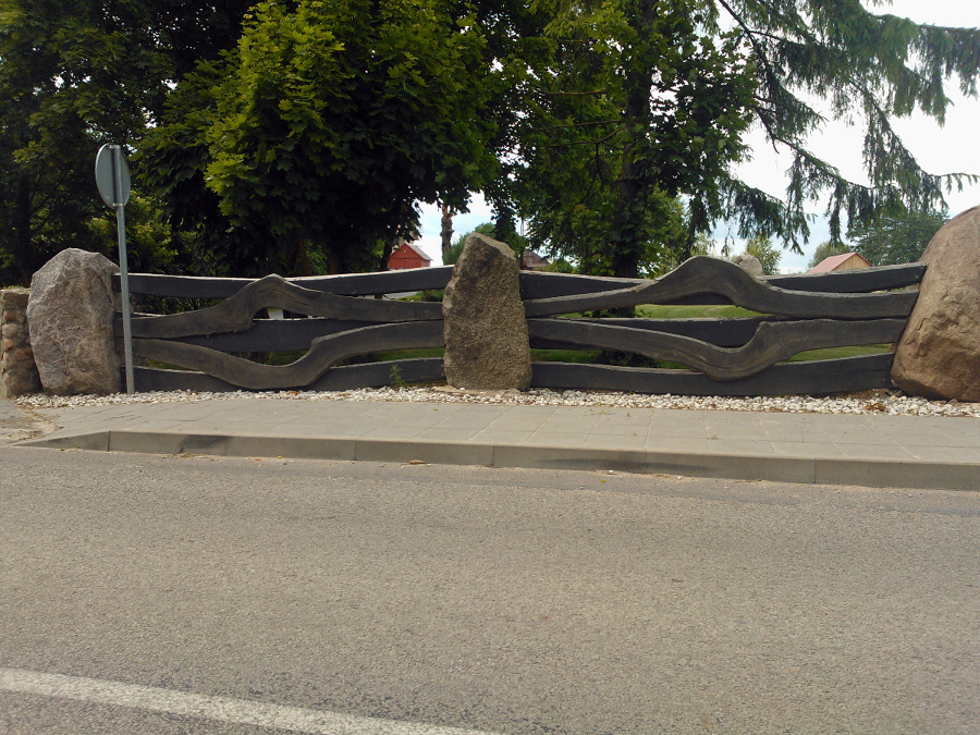 VALLADO DE MADERA Y PIEDRA.