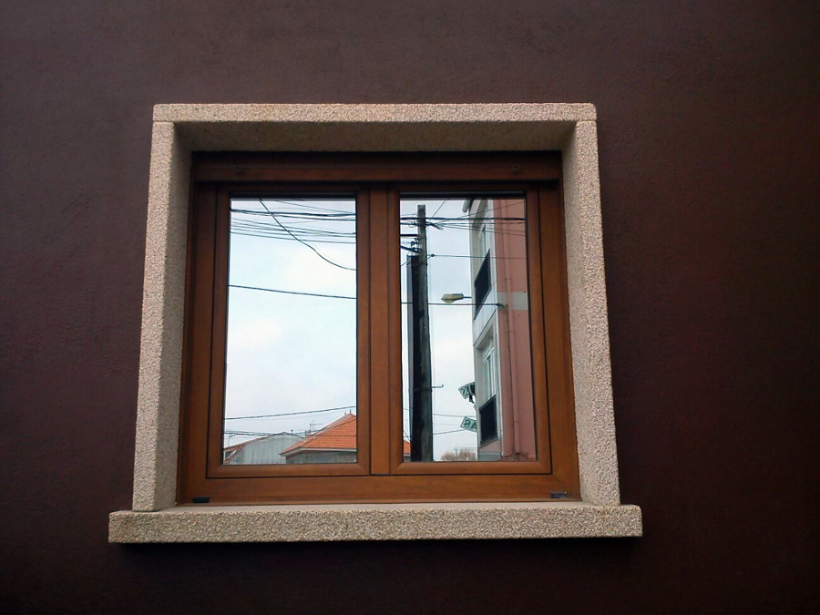 Ventana aluminio RPT lacado madera y cristal reflectasol