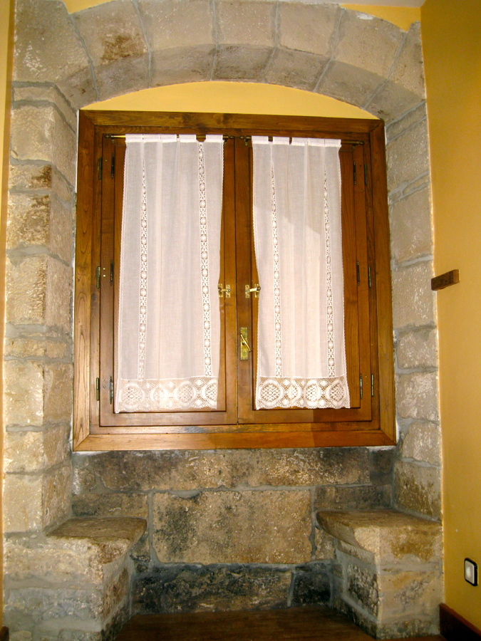 VENTANA CON ASIENTOS