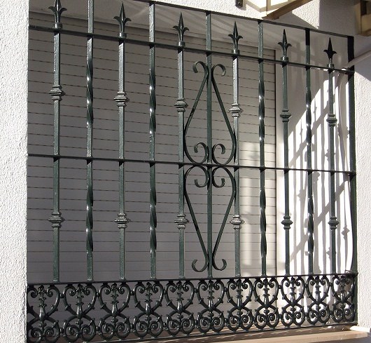 ventana con diseño Hierro forjado.