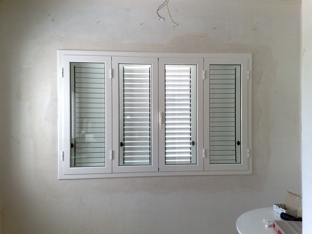 ventana con mallorquina