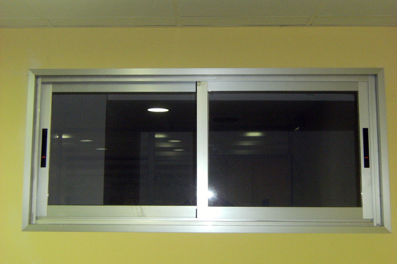 Ventana corredera con solape