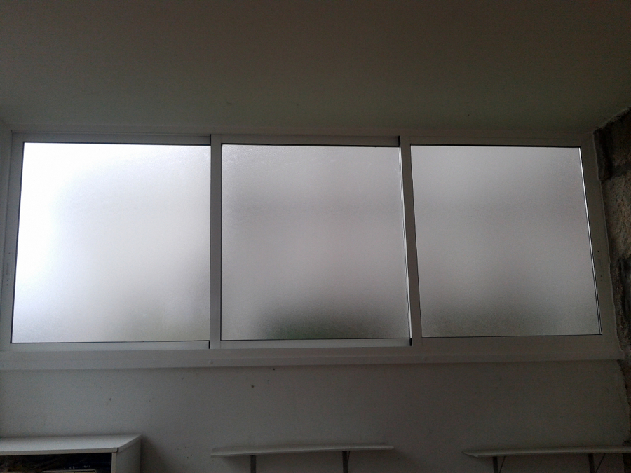 Ventana corredera de tres hojas