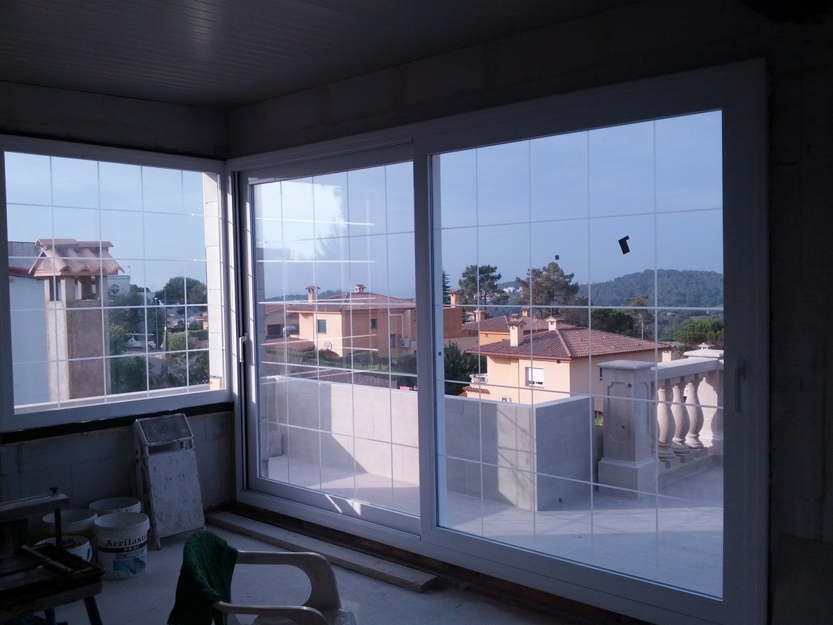 VENTANA CORREDERA ELEVABLE CON SALIDA A TERRAZA