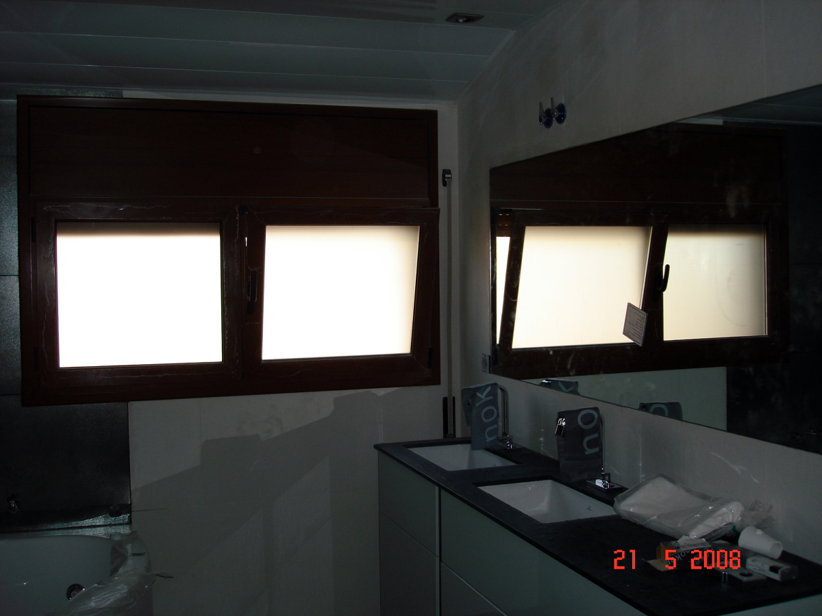 ventana de 2 hojas oscilobatiente de 2 hojas