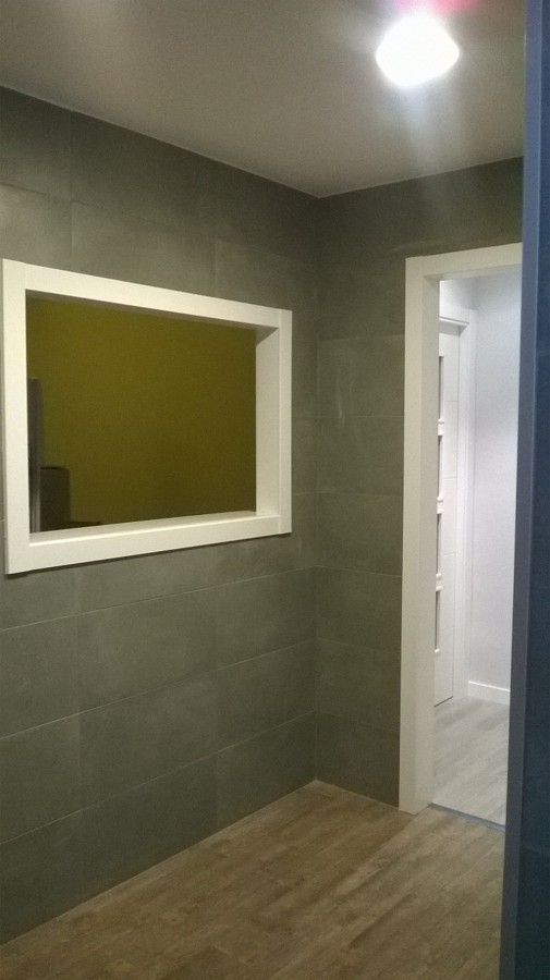 cocina y entrada reformada