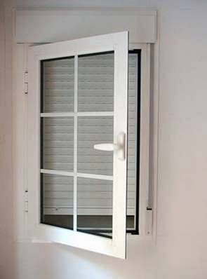 Ventana de una hoja abatible con palilleria.