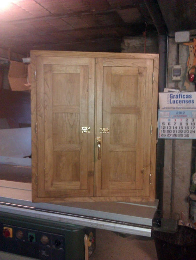 ventana en castaño color nogal