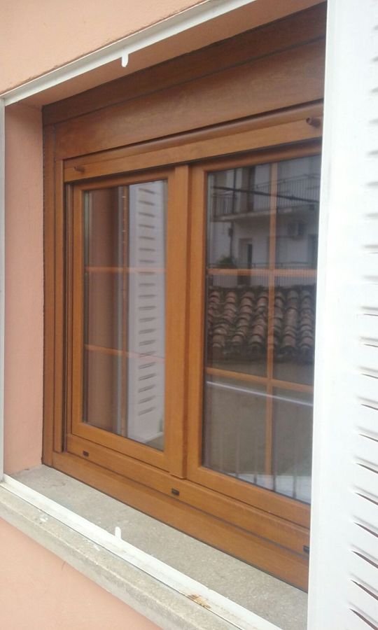 VENTANA EN EMBERO CON BARROTILLO