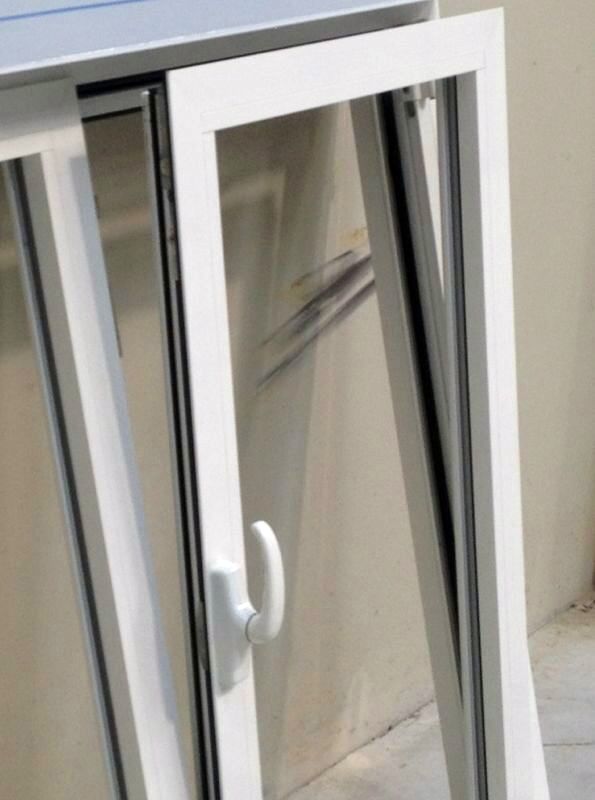 Ventana oscilobatiente en lacado blanco