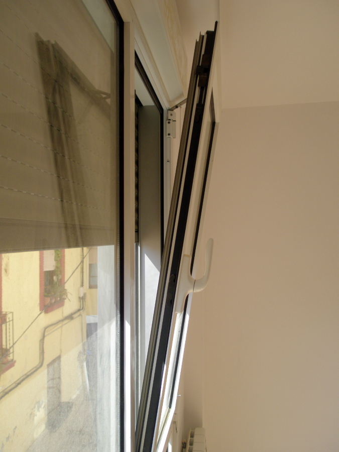 Ventana oscilobatiente