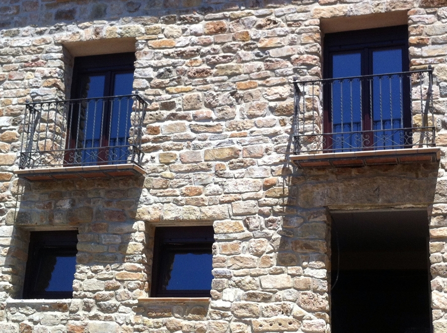 VENTANAS PVC ACABADO CAOBA IMITACIÓN MADERA