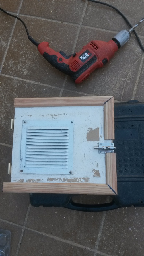 ventanilla salida animal.