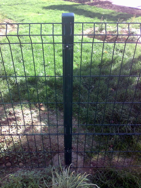 VERJA PLEGADA  CON POSTES CUADRADOS