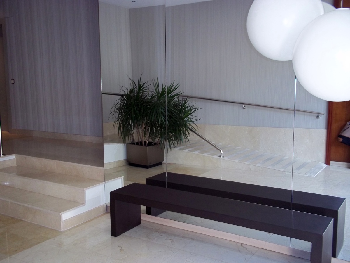 VESTIBUL D'ACCÉS A EDIFICI. BARCELONA