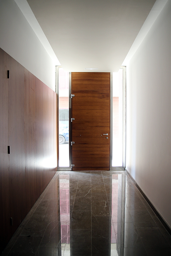 VESTÍBULO DE EDIFICIO DE VIVIENDAS EN MANACOR