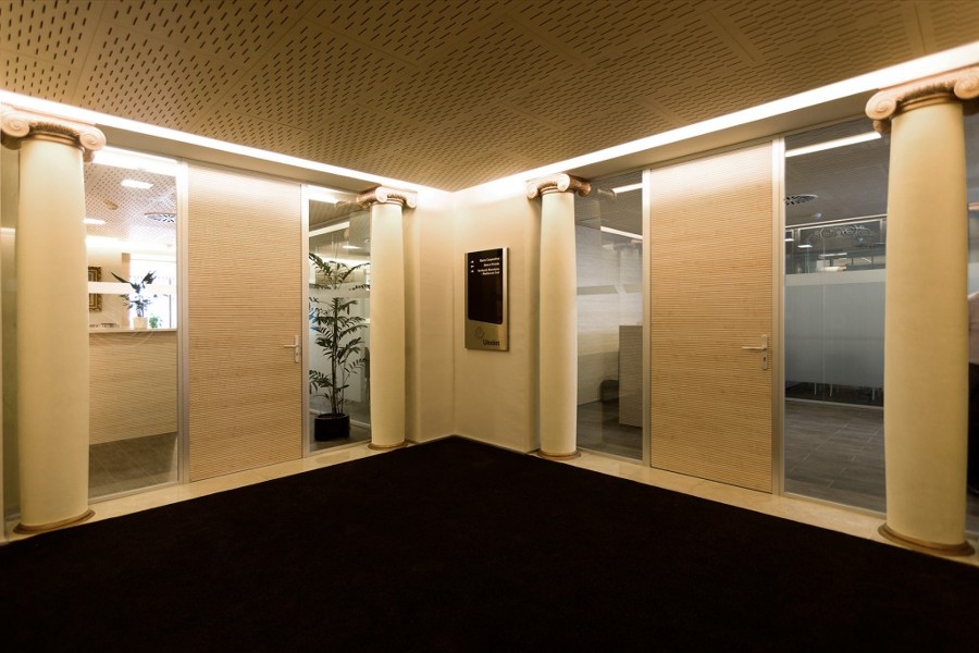 Vestíbulo entidad bancaria.