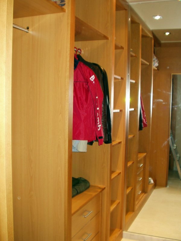 Vestidor fabricado en haya