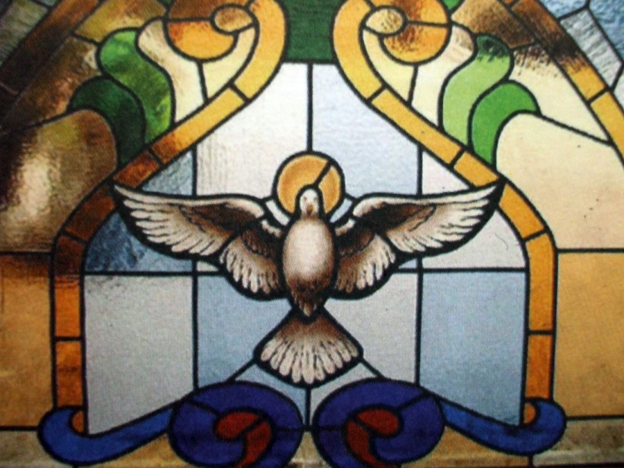 VIDRIERA CON EL ESPIRITU SANTO