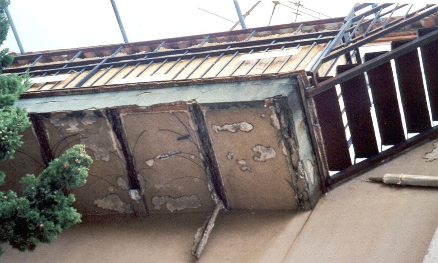 Viga de balcón en mal estado