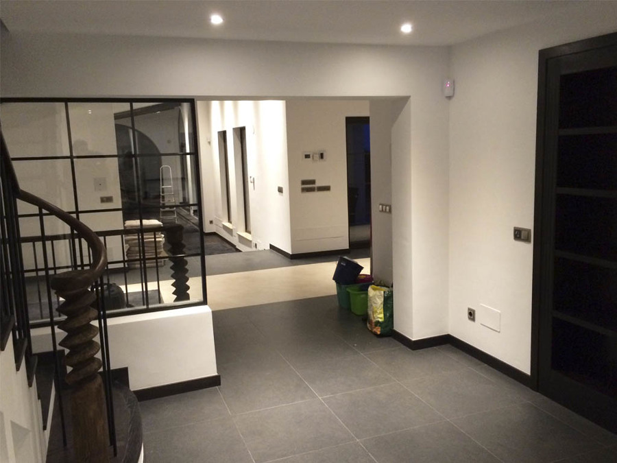 Recibidor de vivienda unifamiliar.