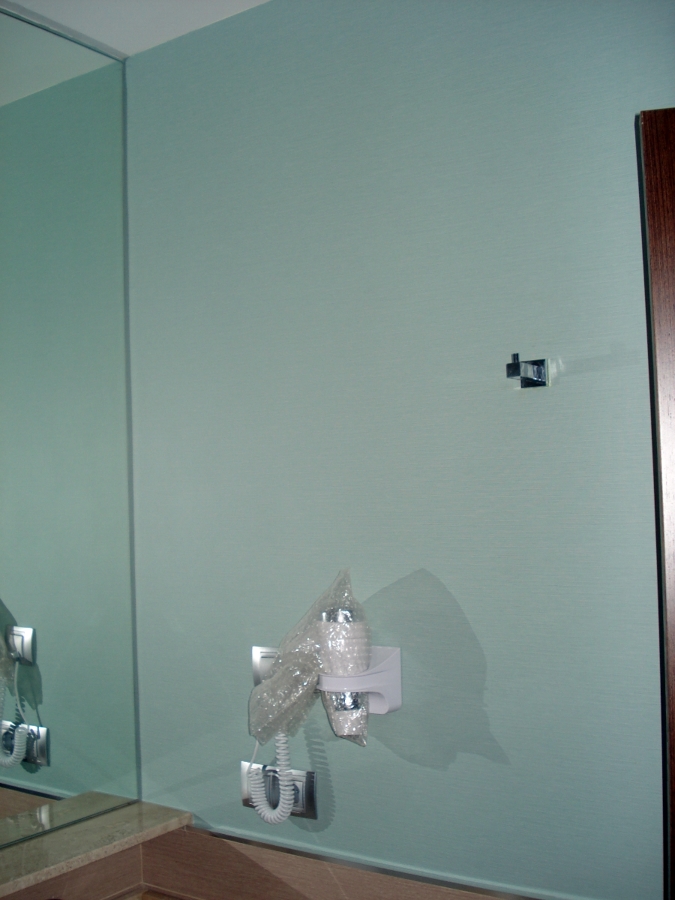 VINILO EN BAÑO HOTEL