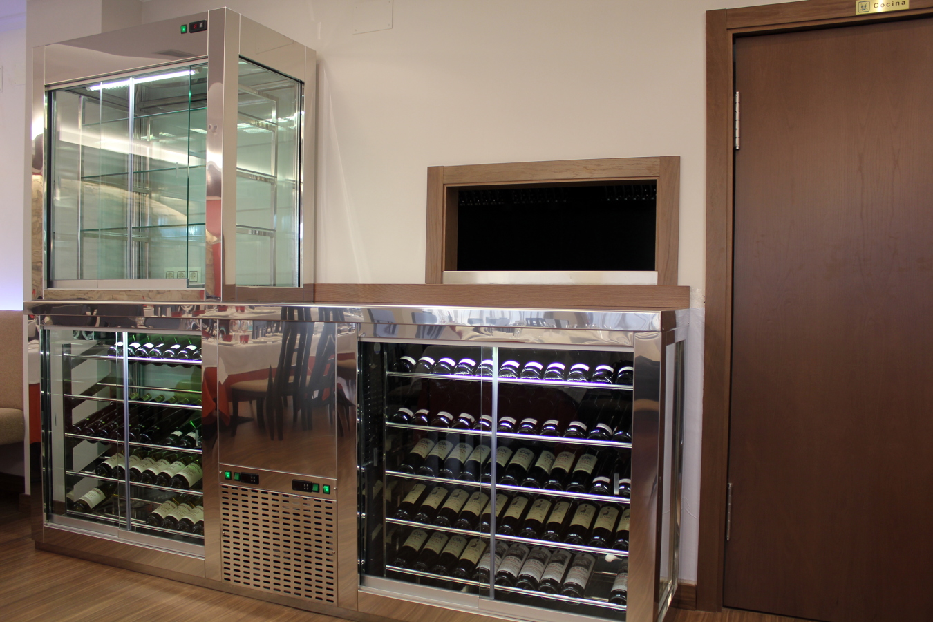 Vinoteca expositor.