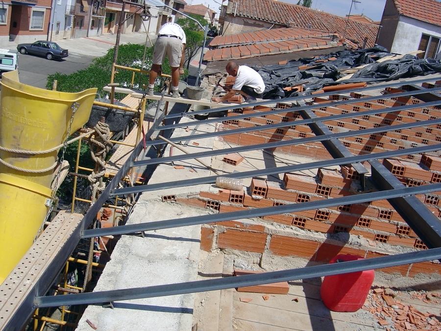 Vista del entramado de perfiles y formas metálicas