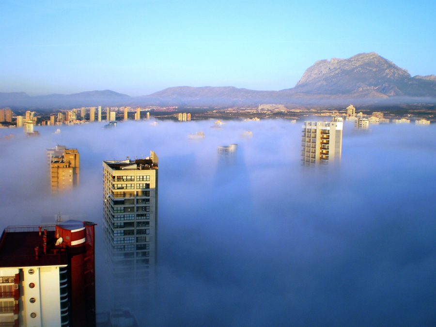 vista desde la torre más alta de la playa de benidorm