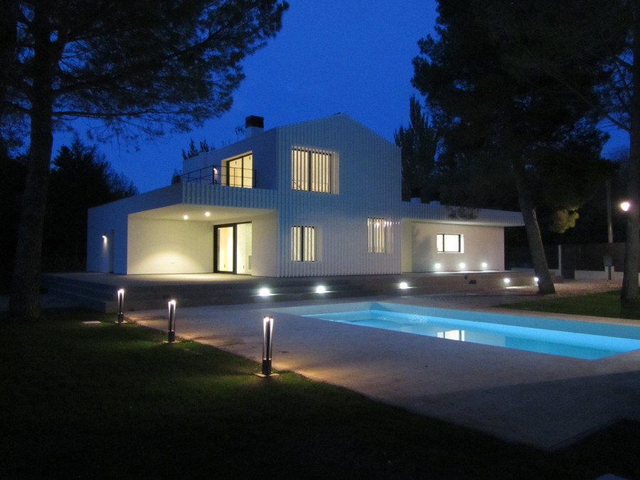 Vista exterior Noche Casa F&A