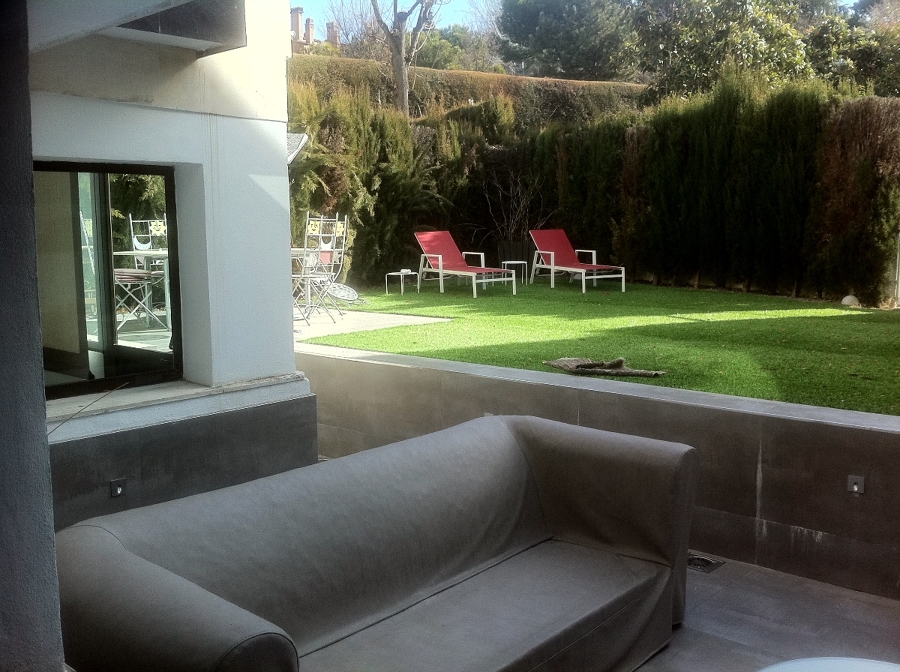 vista exterior y jardin