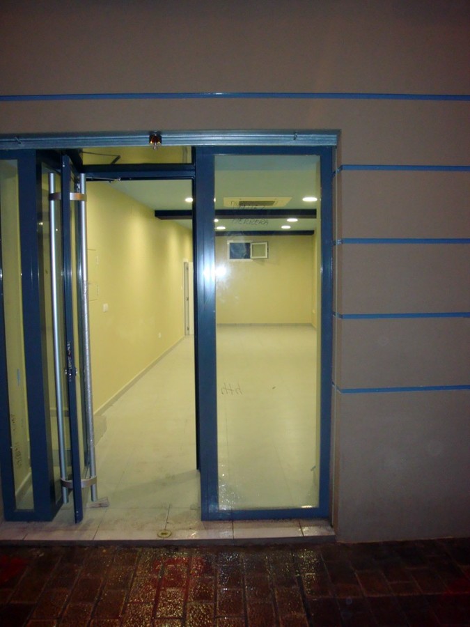 Vista fachada y puerta