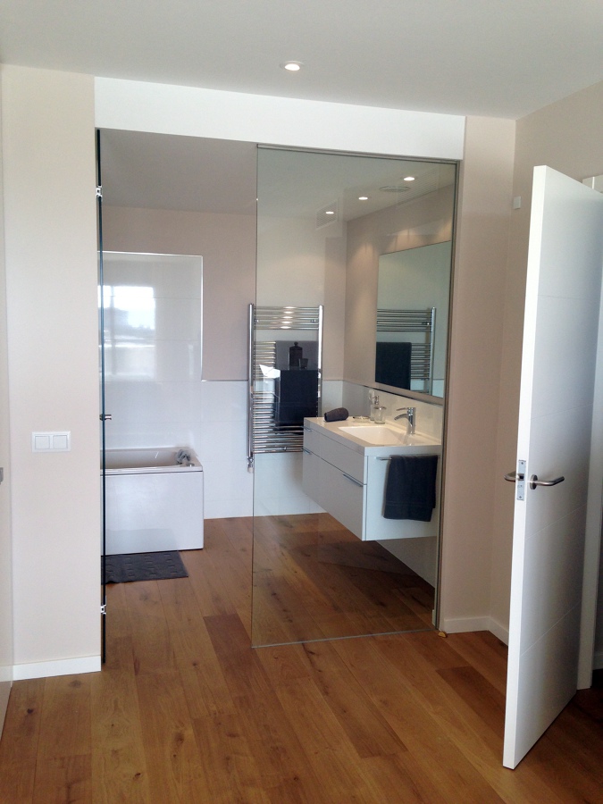 Vista interior del baño en suite de las viviendas adosadas