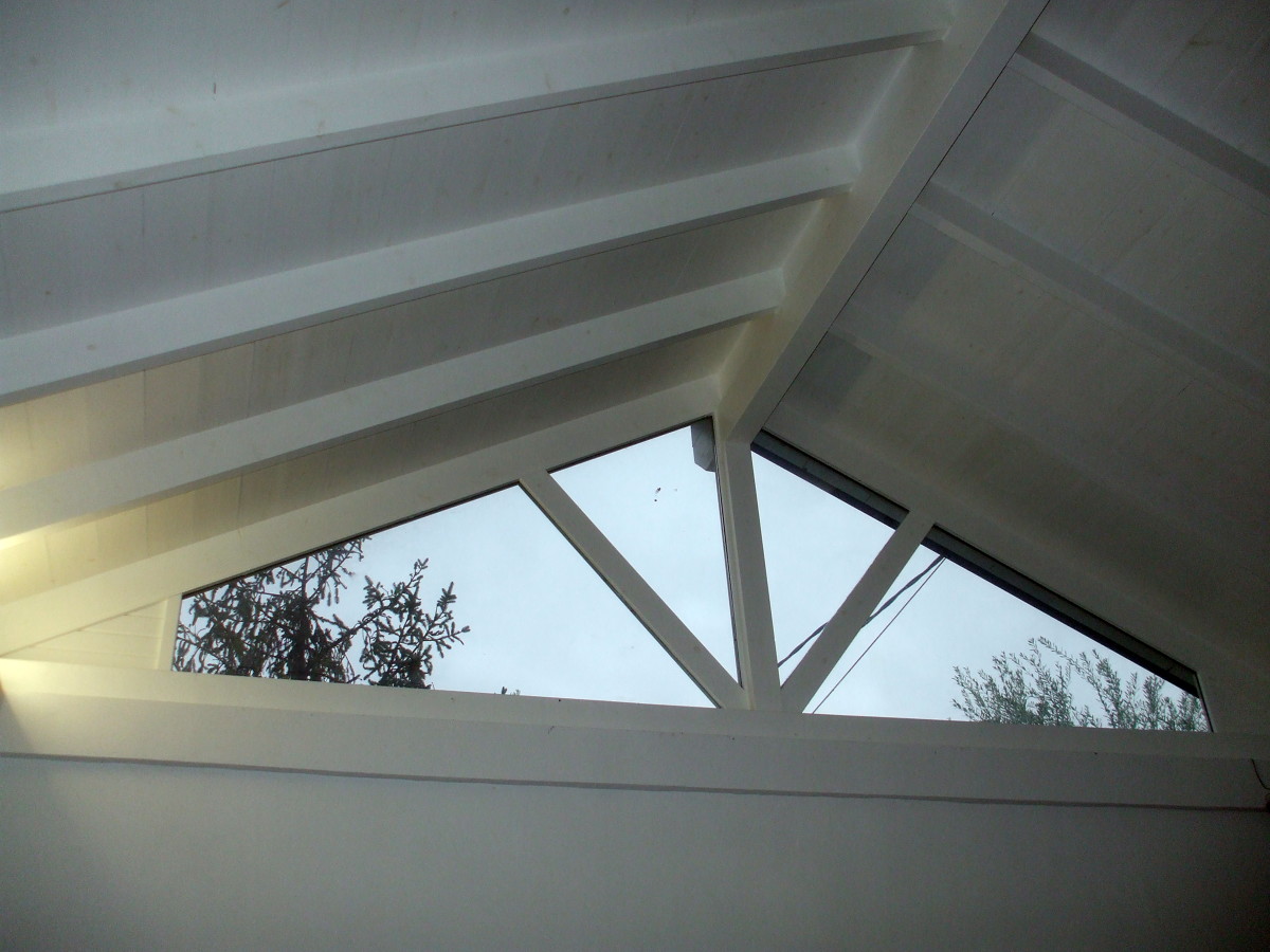 Vista interior tejado color blanco.