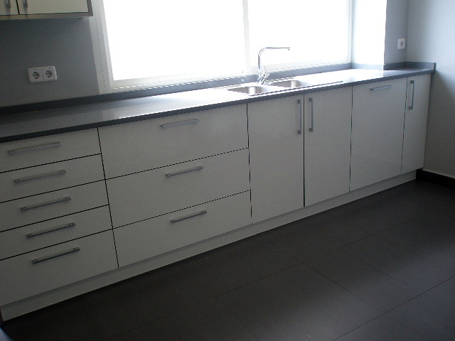 vista luminosa de cocina