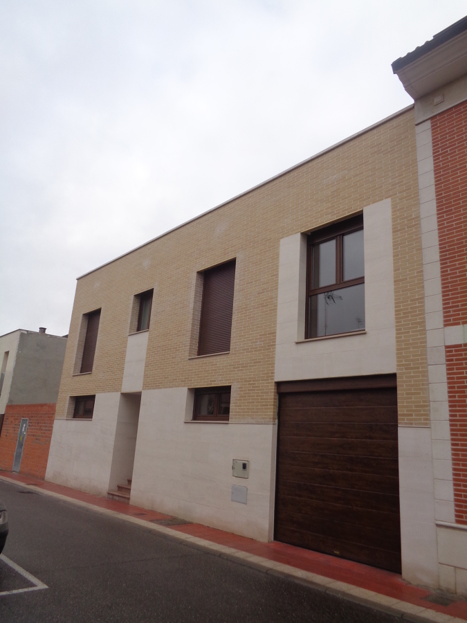 VIVIENDA UNIFAMILIAR Y GARAJE