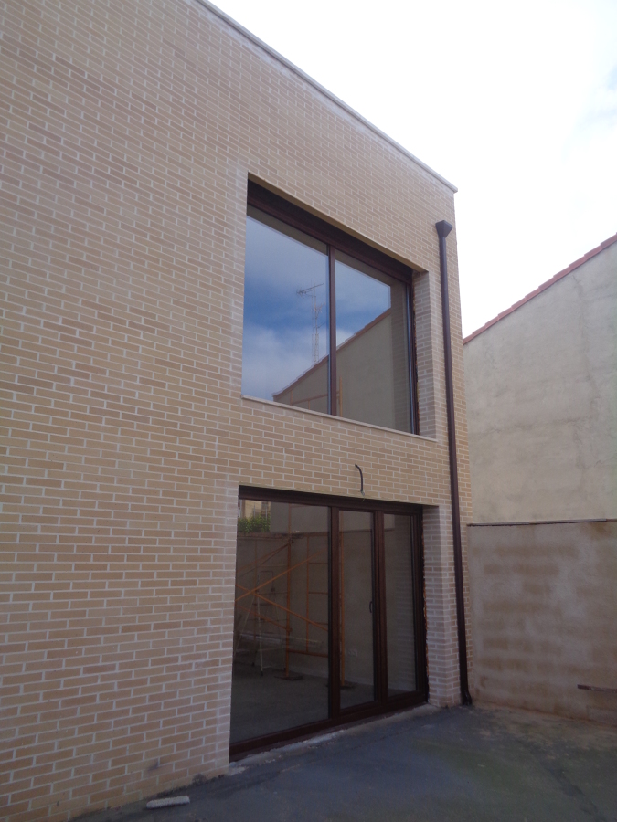 VIVIENDA UNIFAMILIAR Y GARAJE