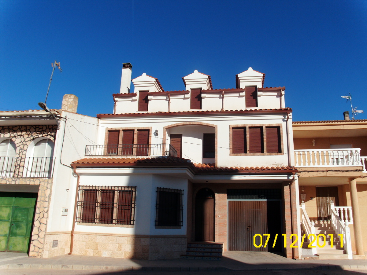 vivienda con canalon