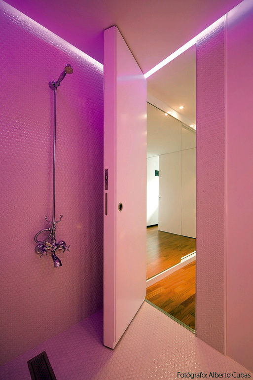 Vivienda con control Domótico y cambio de color