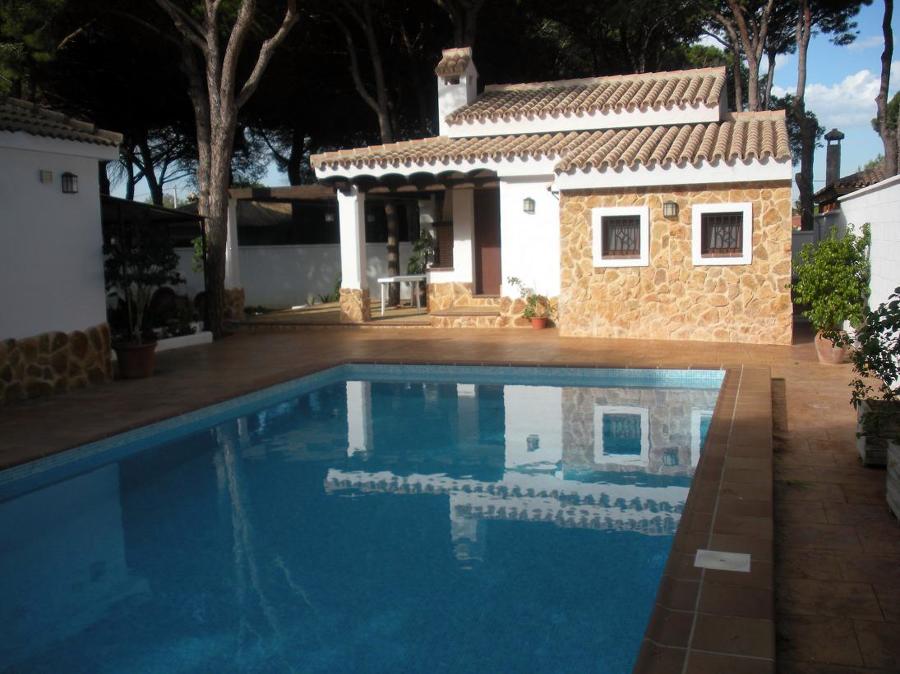 VIVIENDA CON PORCHE Y PISCINA