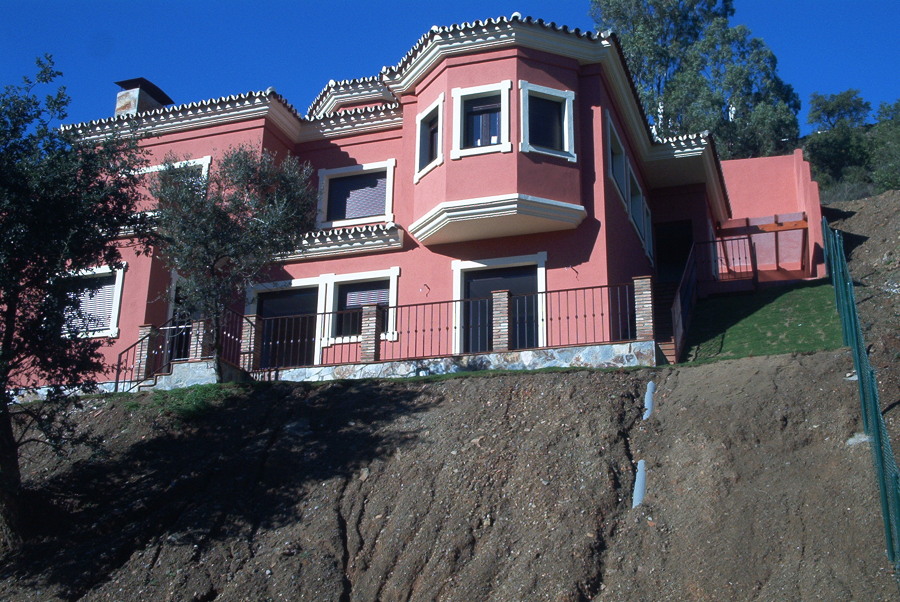 VIVIENDA EN ESTEPONA