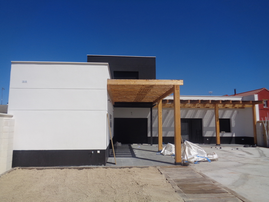 VIVIENDA UNIFAMILIAR, GARAJE Y MERENDERO