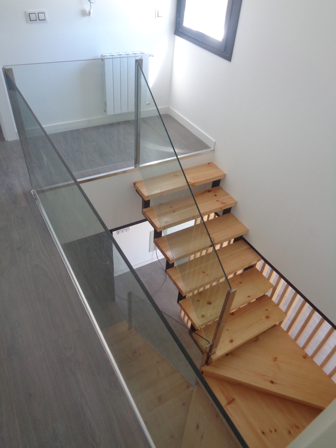 VIVIENDA UNIFAMILIAR, GARAJE Y MERENDERO