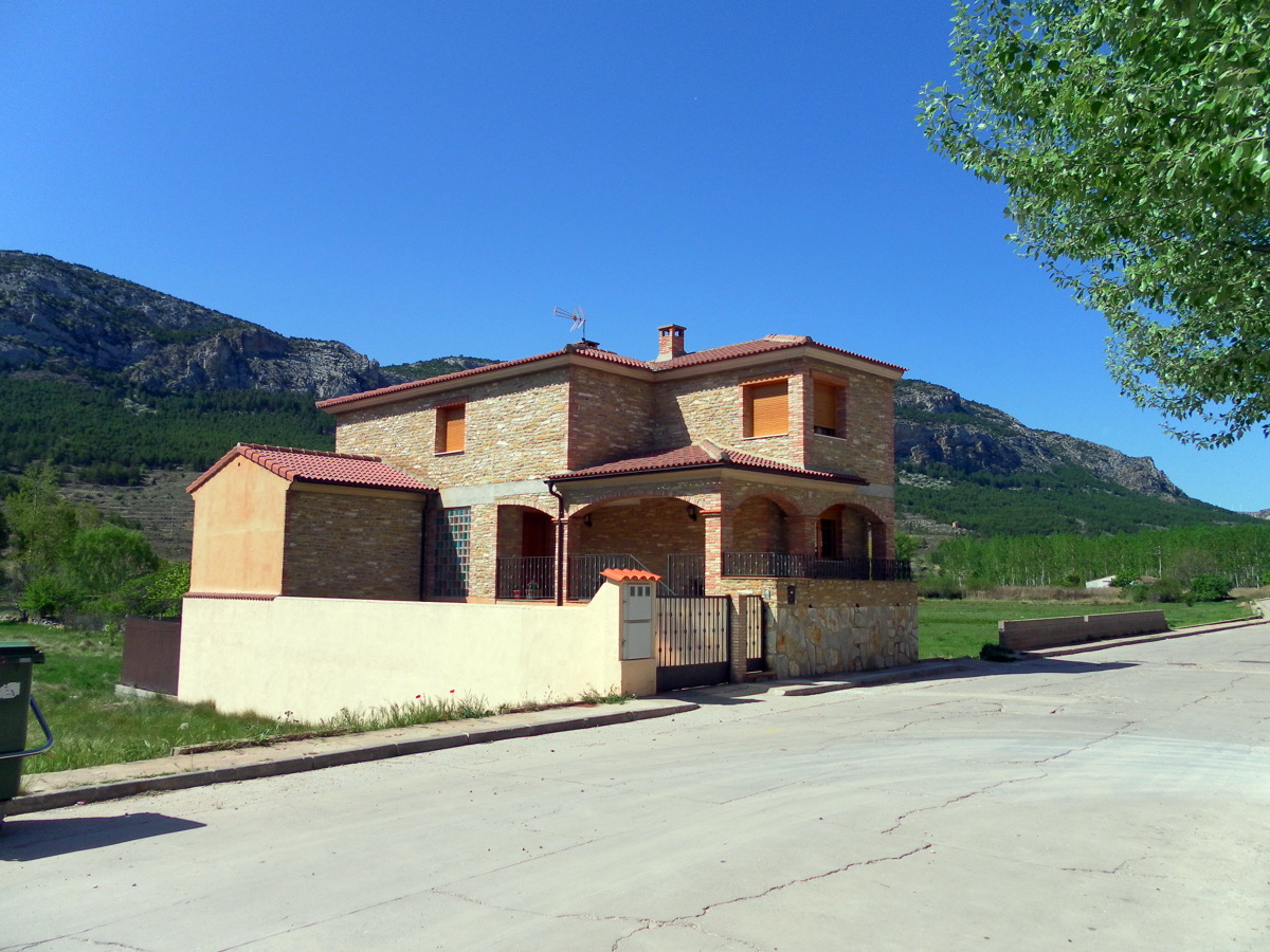 VIVIENDA EN MONTALBAN