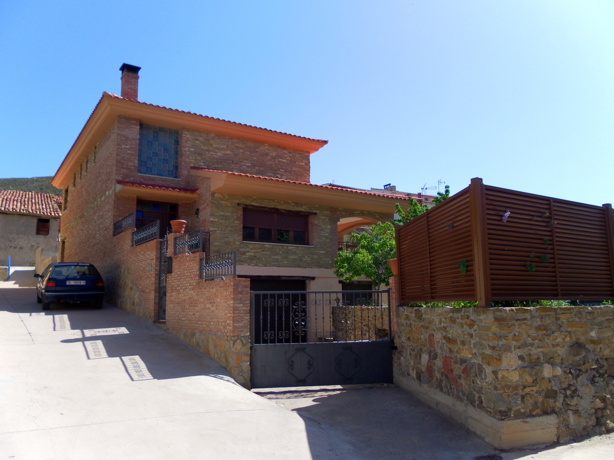 VIVIENDA EN MONTALBAN
